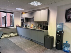 127-129 High St, Billericay for lease Interior Photo- Image 2 of 2