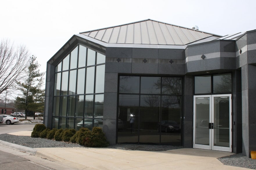 1620 Greenview Dr SW, Rochester, MN for sale - Building Photo - Image 2 of 10