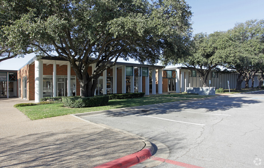 1617 Hi Line Dr, Dallas, TX for sale - Primary Photo - Image 1 of 1