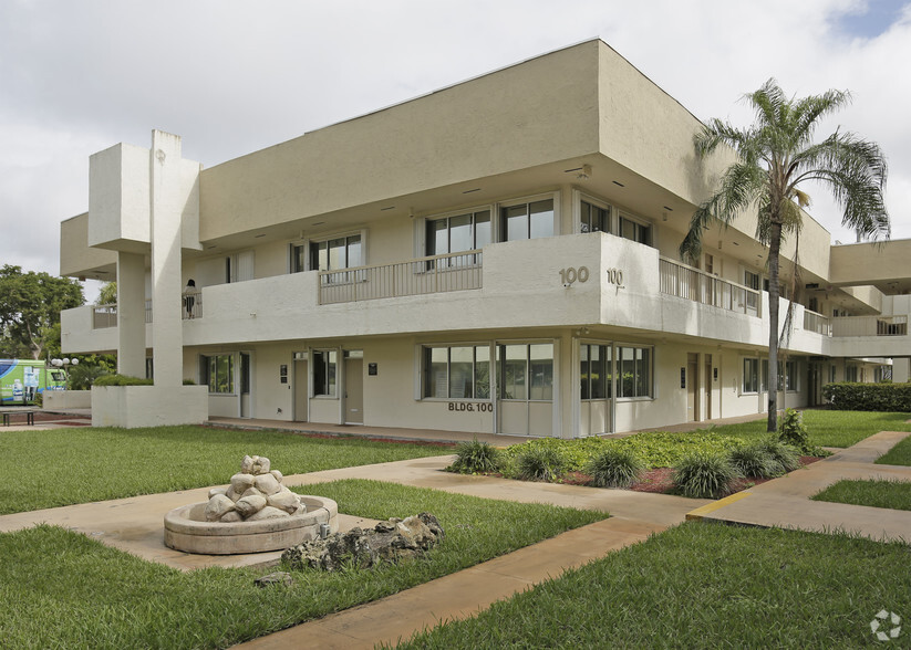 10300 Sunset Dr, Miami, FL for lease - Primary Photo - Image 2 of 3