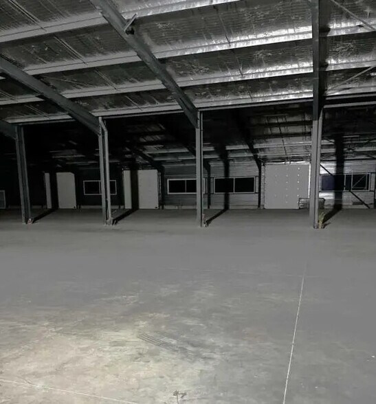 Industrial in Gargas for lease - Interior Photo - Image 3 of 3