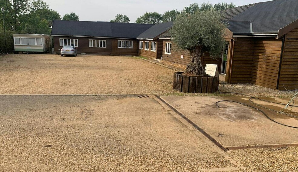 Oundle Rd, Peterborough for sale - Primary Photo - Image 1 of 1