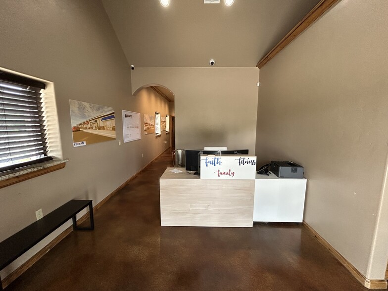 200 NE 16th St, Newcastle, OK for lease - Interior Photo - Image 2 of 6