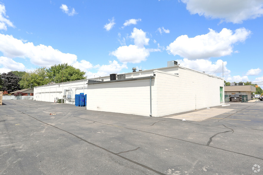 28326-28350 S River Rd, Harrison Township, MI for lease - Building Photo - Image 3 of 7