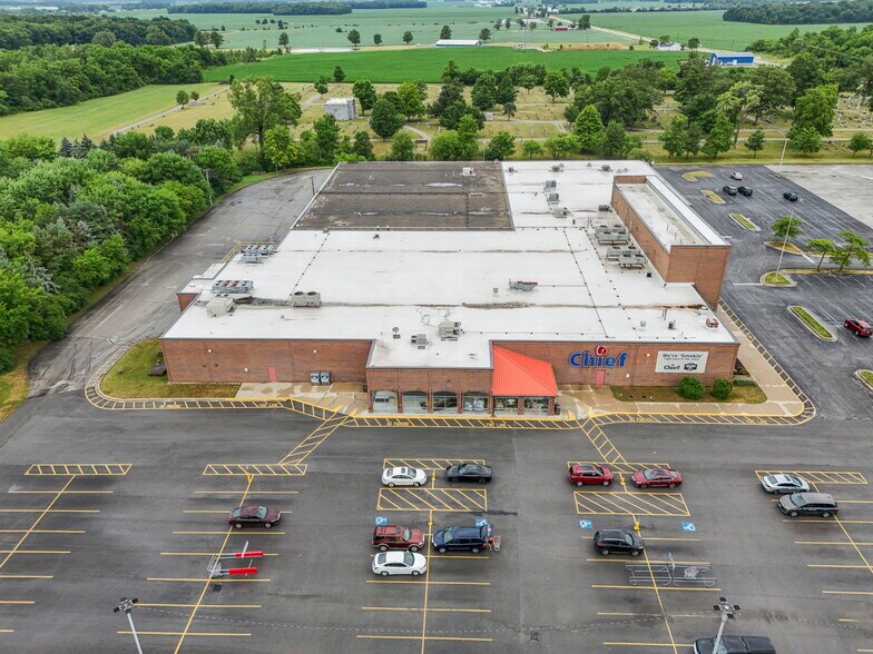 221 Summit St, Celina, OH for lease - Building Photo - Image 3 of 10