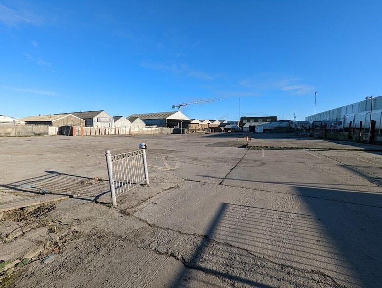 Riverside Rd, London for lease - Building Photo - Image 2 of 3