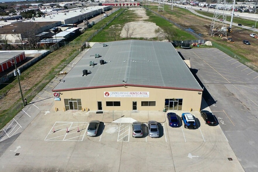 8988 Glenmont Dr, Houston, TX for lease - Building Photo - Image 1 of 15