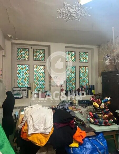 Flex in Paris for lease - Interior Photo - Image 2 of 7