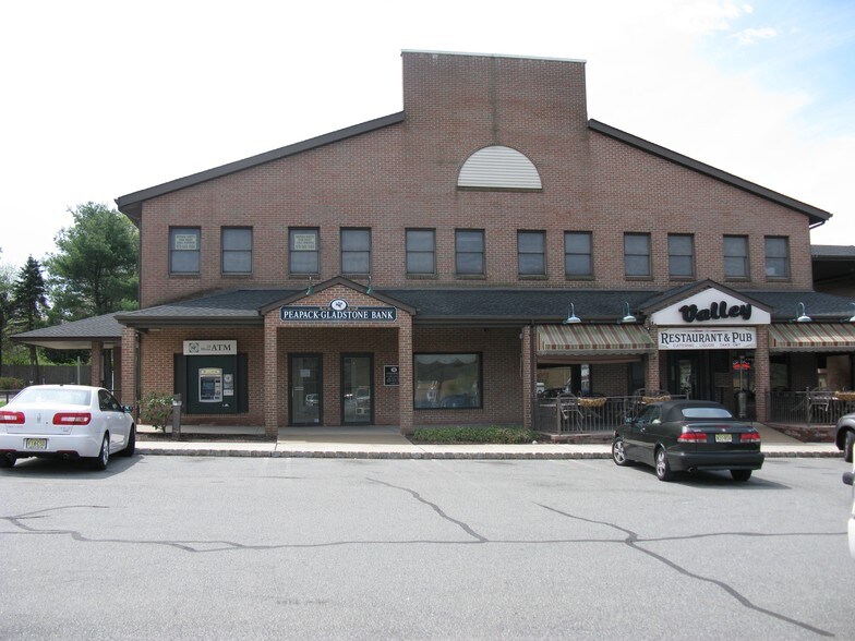 59 E Mill Rd, Long Valley, NJ 07853