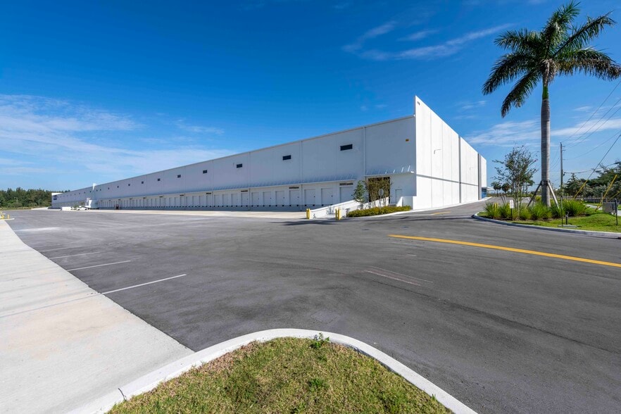 4700 NW 135th St, Opa Locka, FL for lease - Building Photo - Image 2 of 9