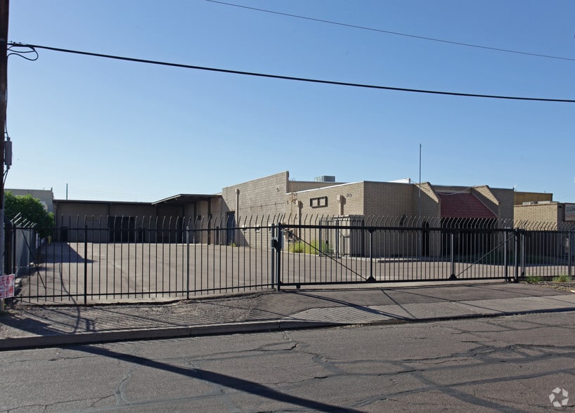 4132 N 38th Dr, Phoenix, AZ for lease - Primary Photo - Image 1 of 13