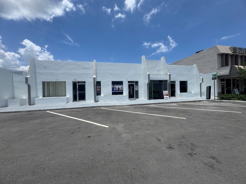 2633 E Commercial Blvd, Fort Lauderdale, FL for lease - Building Photo - Image 2 of 2