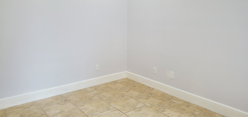 12820 Willow Centre Dr, Houston, TX for lease - Interior Photo - Image 3 of 7