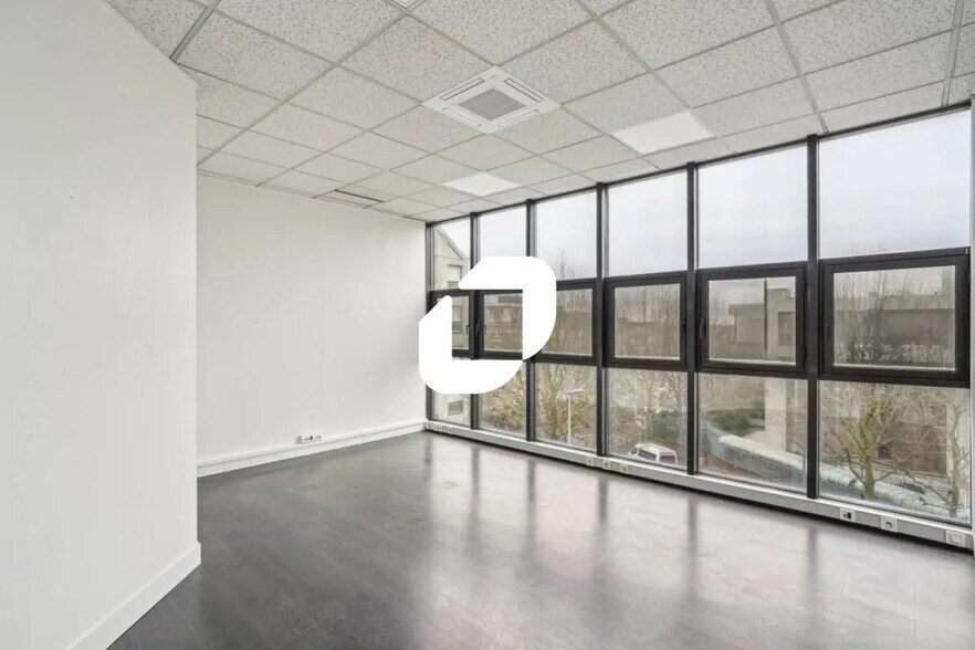 Office in Nogent-sur-Marne for lease - Interior Photo - Image 2 of 14