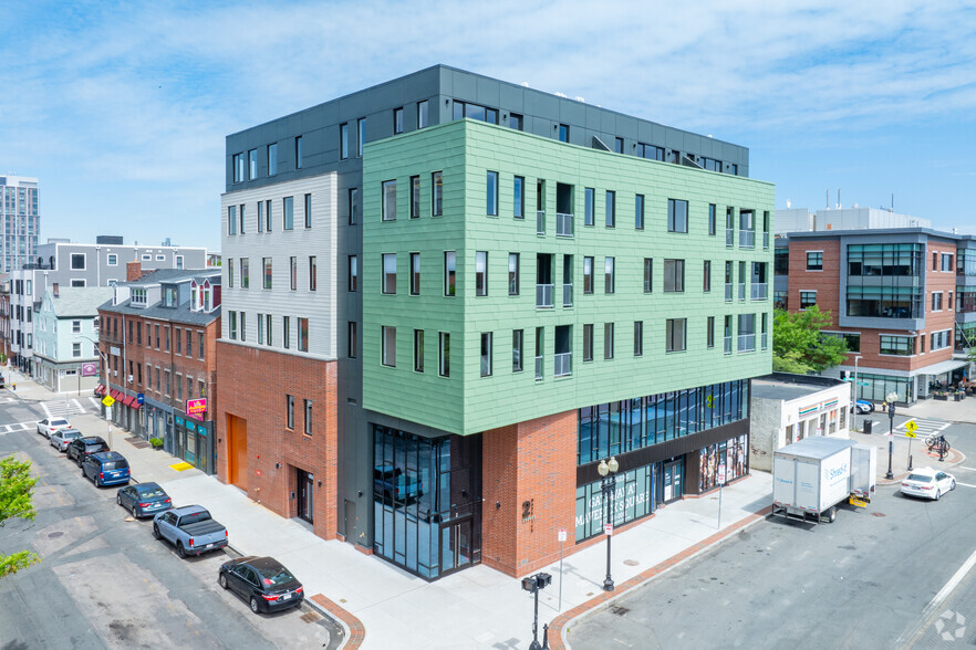 2-10 Maverick Sq, Boston, MA for lease - Primary Photo - Image 1 of 47