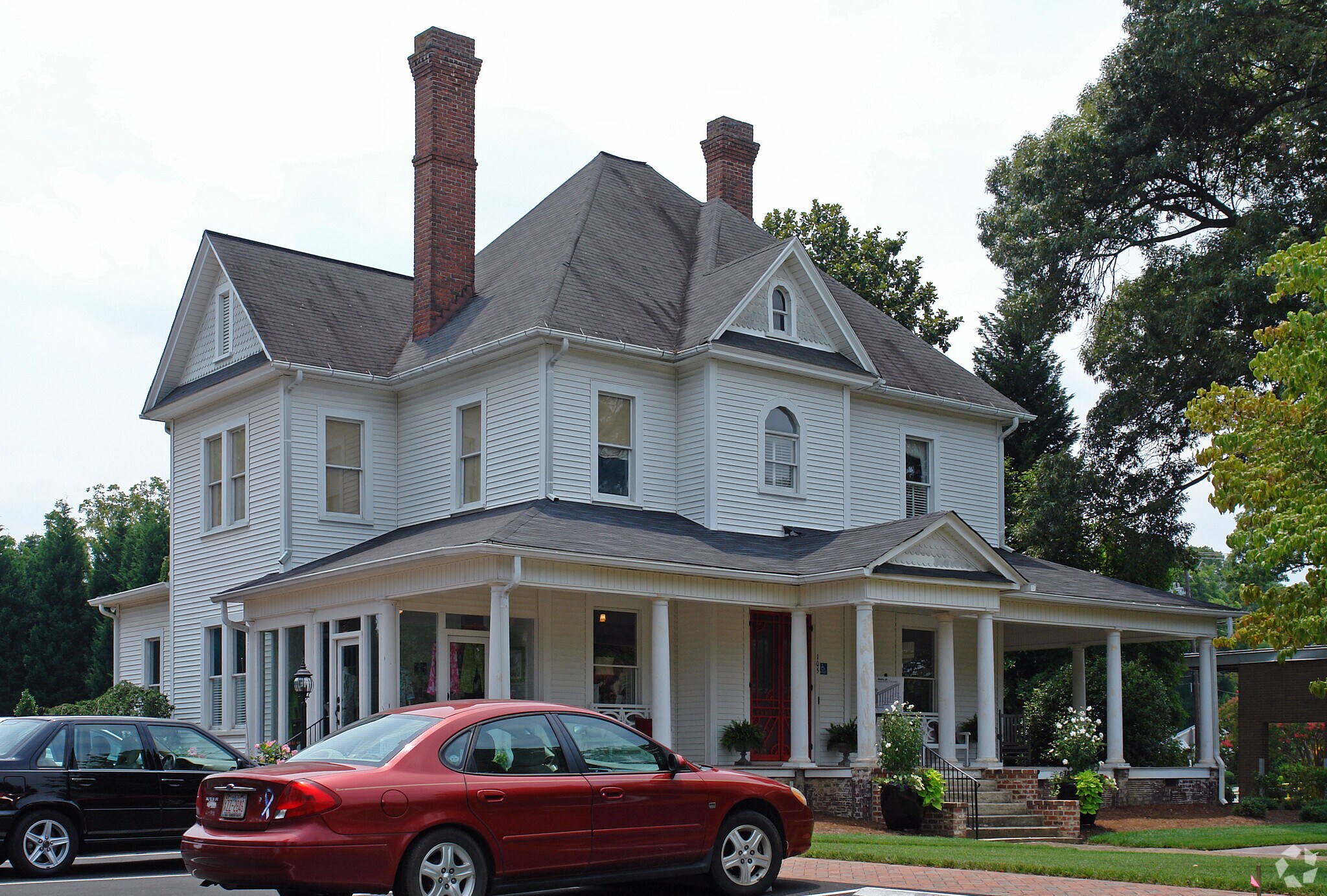 105 Trollinger Ave, Elon, NC for sale Primary Photo- Image 1 of 1
