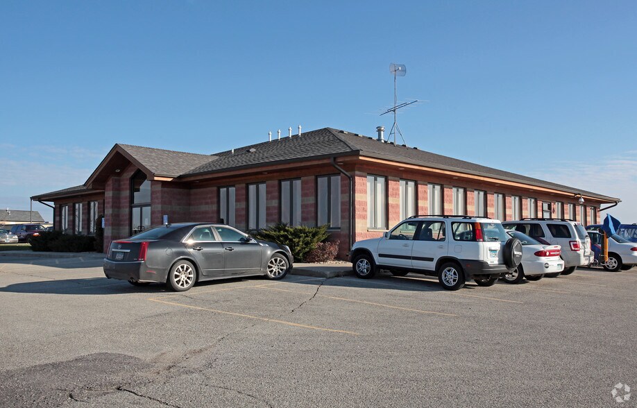 2720 Superior Dr NW, Rochester, MN for lease - Building Photo - Image 2 of 18