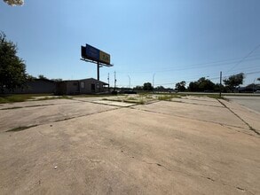 1002 College St, Bastrop, TX for lease Building Photo- Image 1 of 6