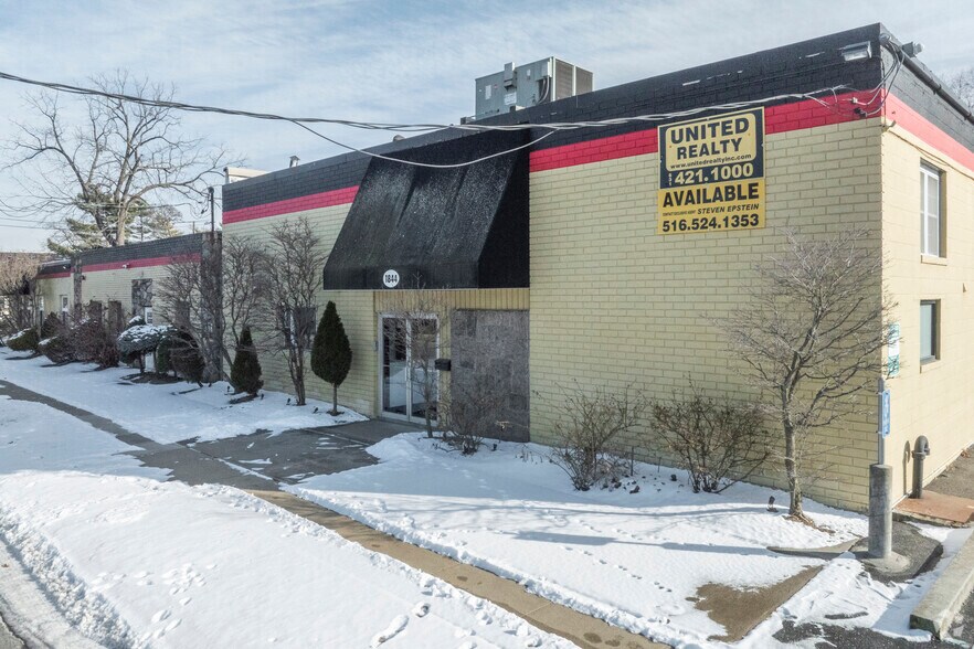 1834 Lansdowne Ave, Merrick, NY for sale - Building Photo - Image 3 of 7