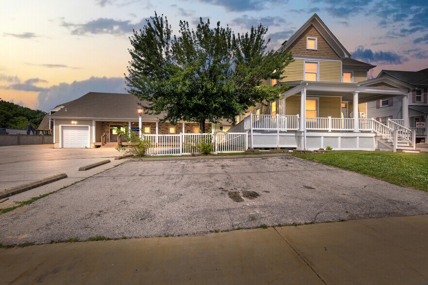 211 Old Meramec Station Rd, Manchester, MO 63021 Exceptional Property