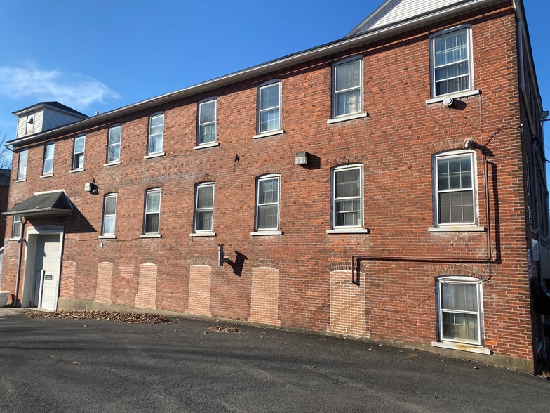 102 E Station Ave, Coopersburg, PA for lease - Building Photo - Image 3 of 19