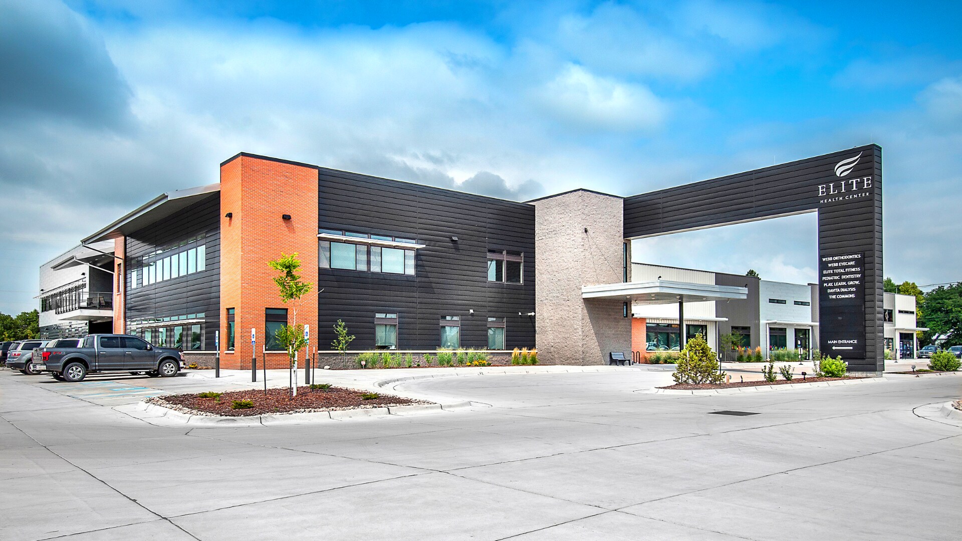 820 W 42nd St, Scottsbluff, NE for sale Primary Photo- Image 1 of 1