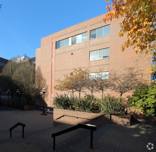 765-777 Broughton St, Victoria, BC for lease - Building Photo - Image 3 of 7