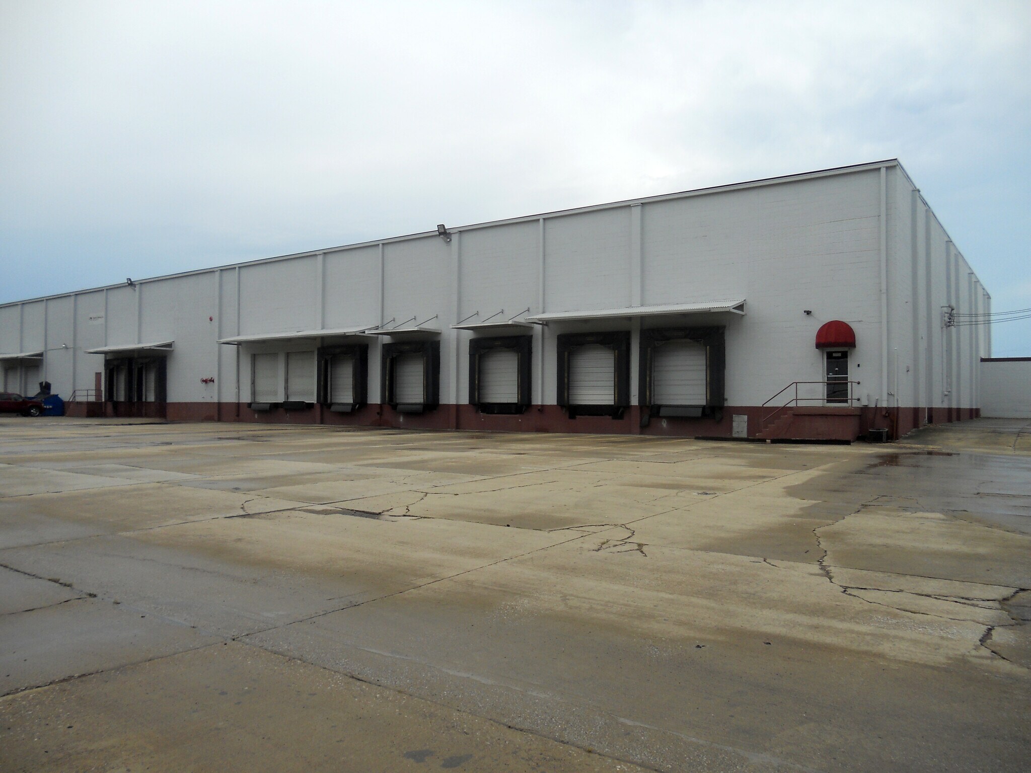 2700 13th St W, Birmingham, AL for lease Building Photo- Image 1 of 8
