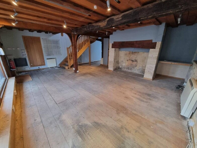 9 Church St, Trowbridge for lease - Building Photo - Image 3 of 8