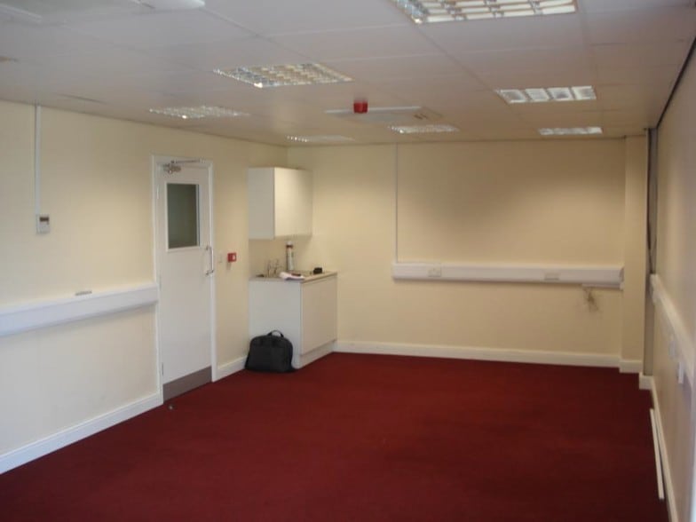 40-50 Mill St, Doncaster for lease - Building Photo - Image 2 of 3