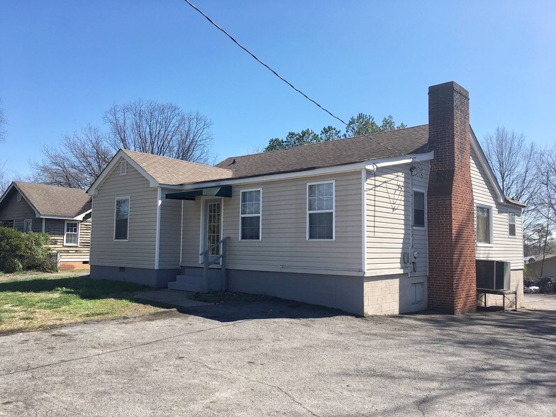 74 Cloud Springs Rd, Rossville, GA 30741