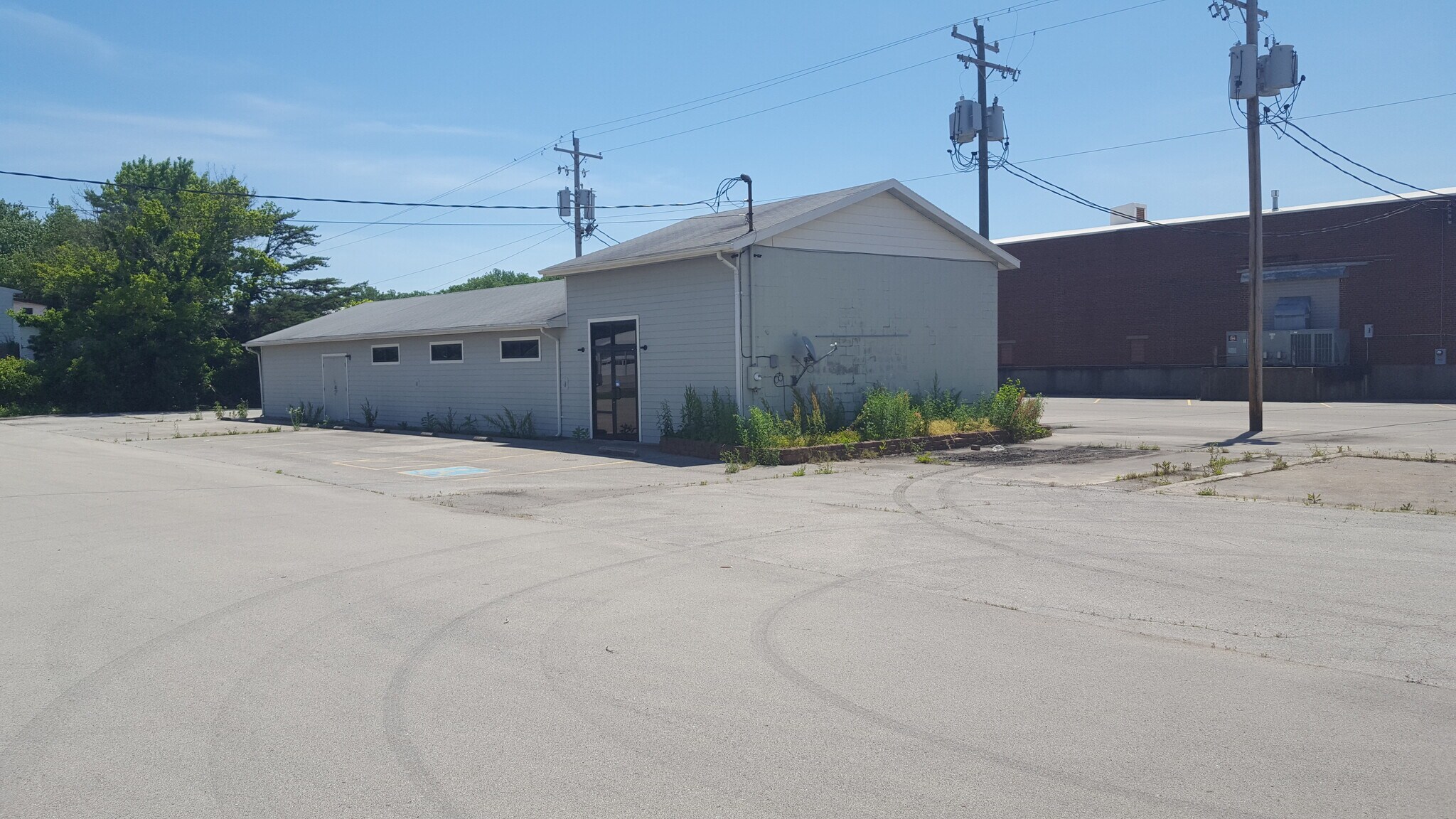 1610 Dutch Ln, Jeffersonville, IN for sale Building Photo- Image 1 of 1