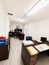 7233 Southern Blvd, West Palm Beach, FL for lease Interior Photo- Image 2 of 8