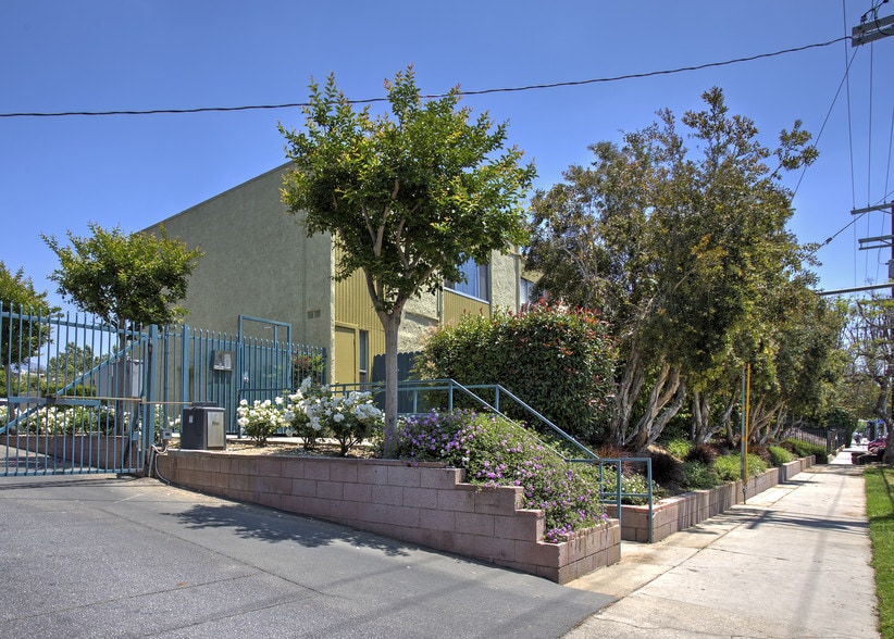 13002 Dronfield Ave, Sylmar, CA for sale - Primary Photo - Image 2 of 6