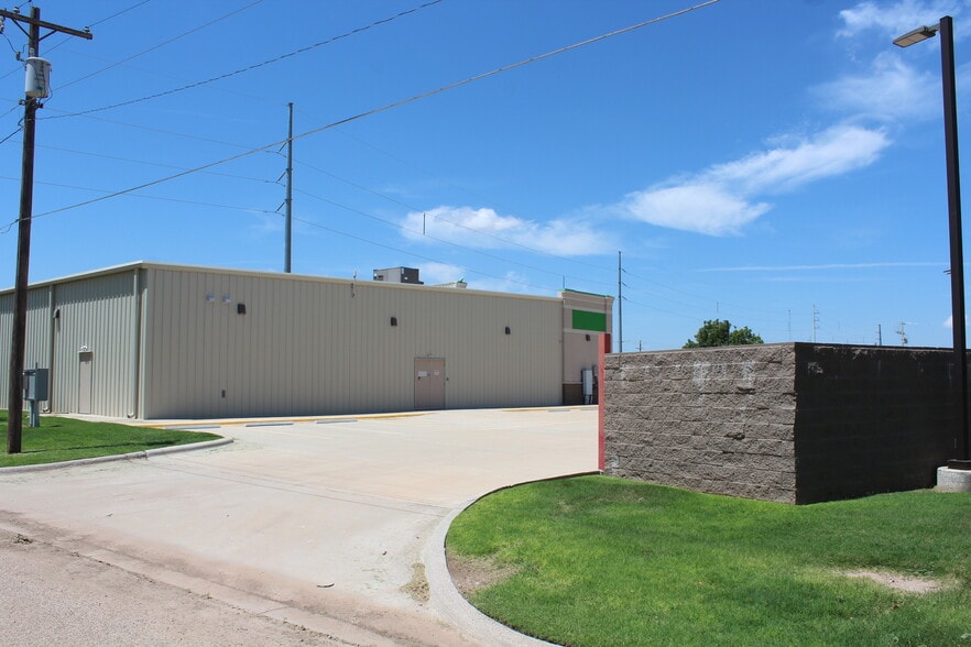 302 N Birch Ave, Munday, TX for sale - Building Photo - Image 2 of 22