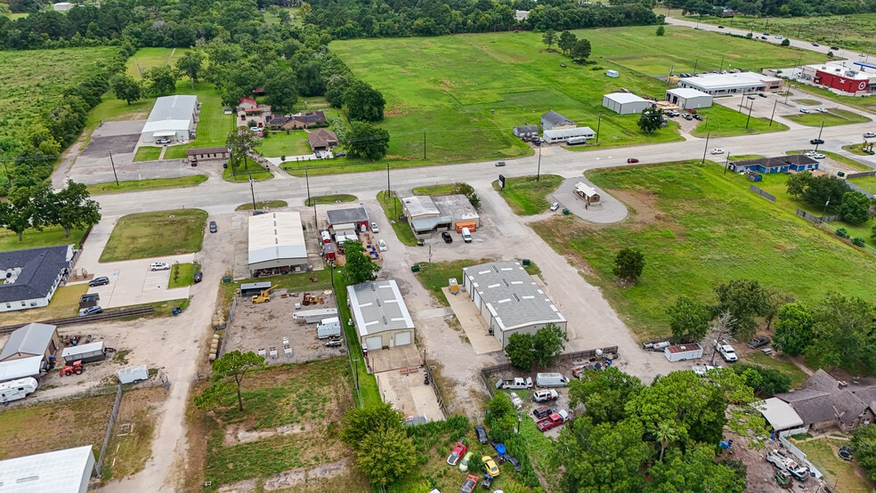 3723-3805 FM 646 portfolio of 2 properties for sale on LoopNet.com - Building Photo - Image 3 of 18