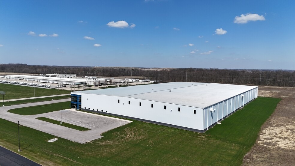 8645 Aviation Dr, Fort Wayne, IN for sale - Building Photo - Image 2 of 8