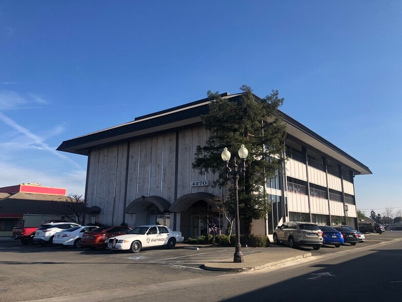 4274 N Blackstone Ave, Fresno, CA for lease - Building Photo - Image 1 of 11