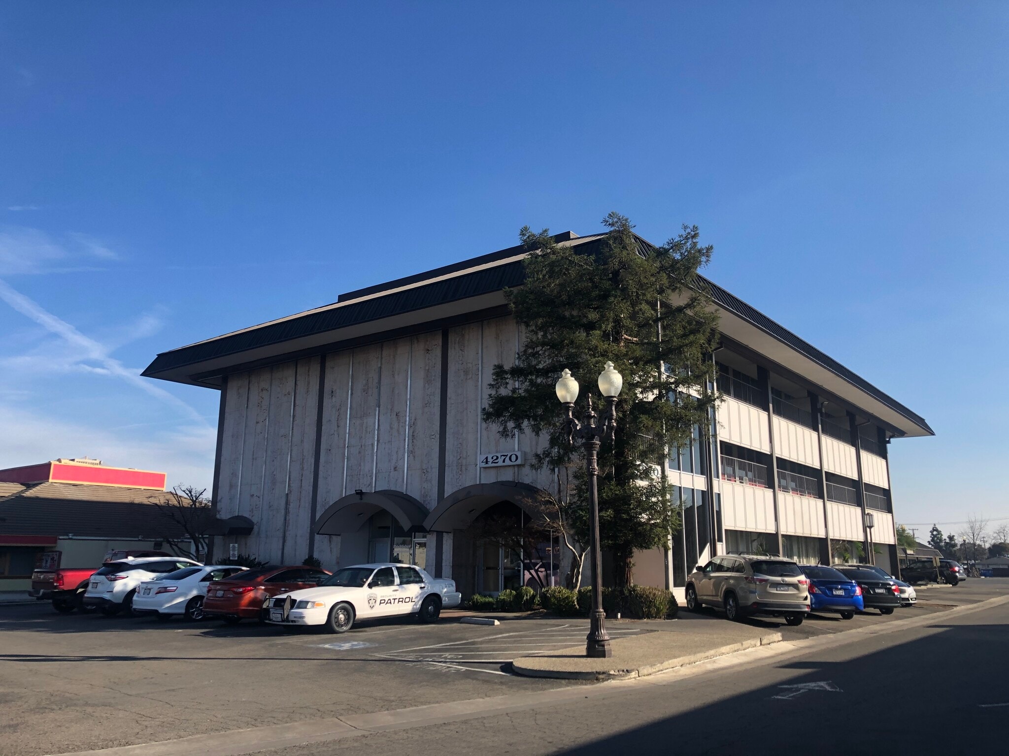 4274 N Blackstone Ave, Fresno, CA for lease Building Photo- Image 1 of 12