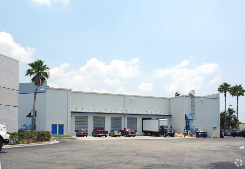 1950 NW 88th Ct, Miami, FL for lease - Building Photo - Image 3 of 5