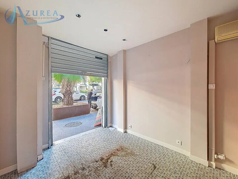 Retail in Nice for lease - Interior Photo - Image 2 of 6