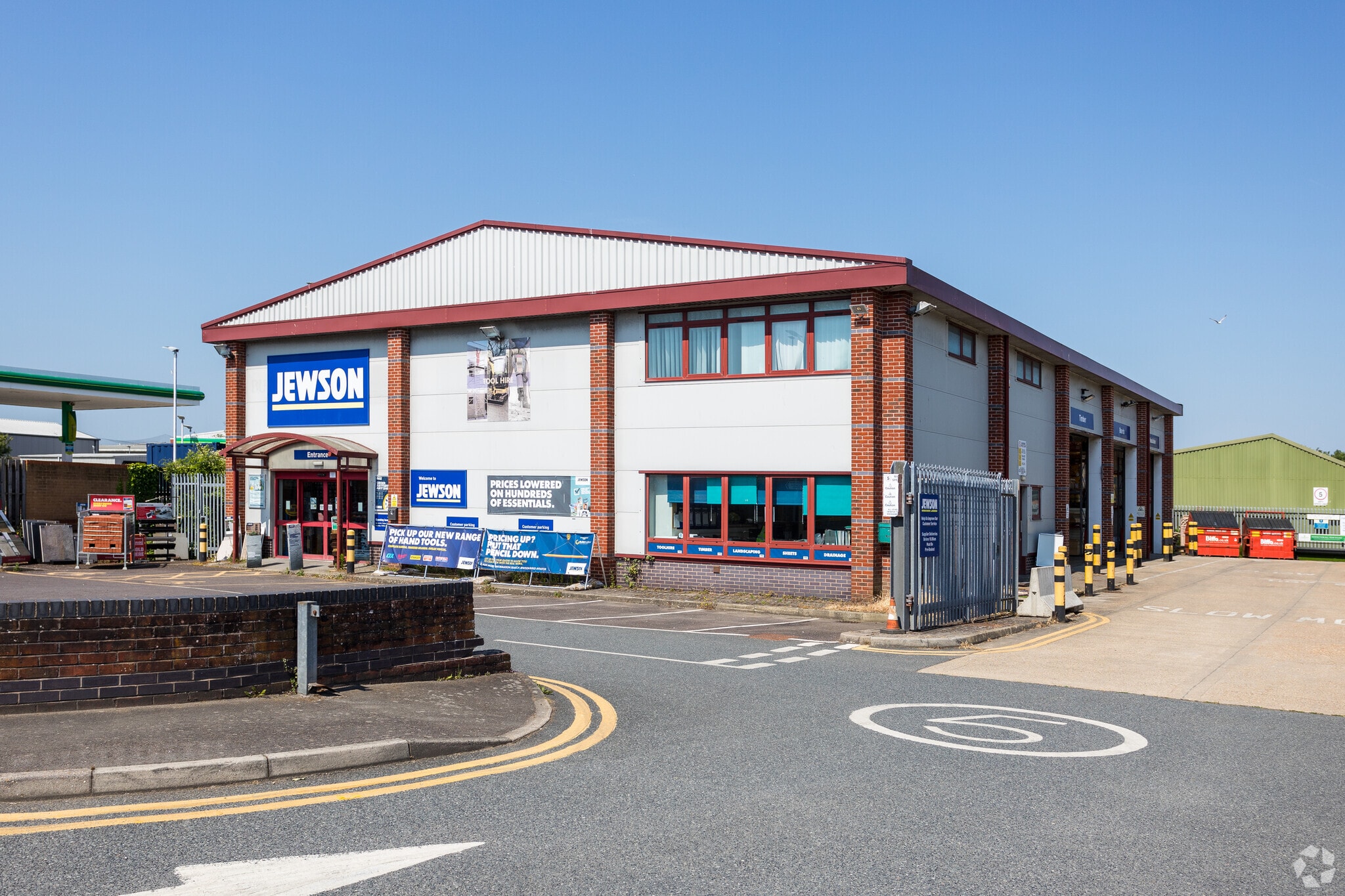 70 South Road, Hailsham, East Sussex portfolio of 4 properties for sale on LoopNet.com Building Photo- Image 1 of 7