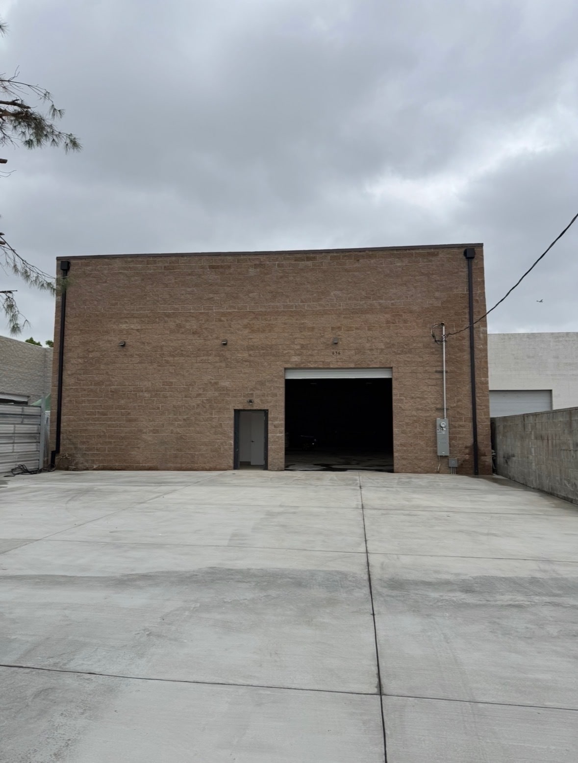 656 Arroyo St, San Fernando, CA for lease Interior Photo- Image 1 of 5