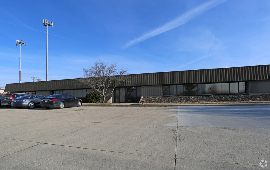 10525 Chester Rd, Woodlawn, OH for lease - Building Photo - Image 3 of 5