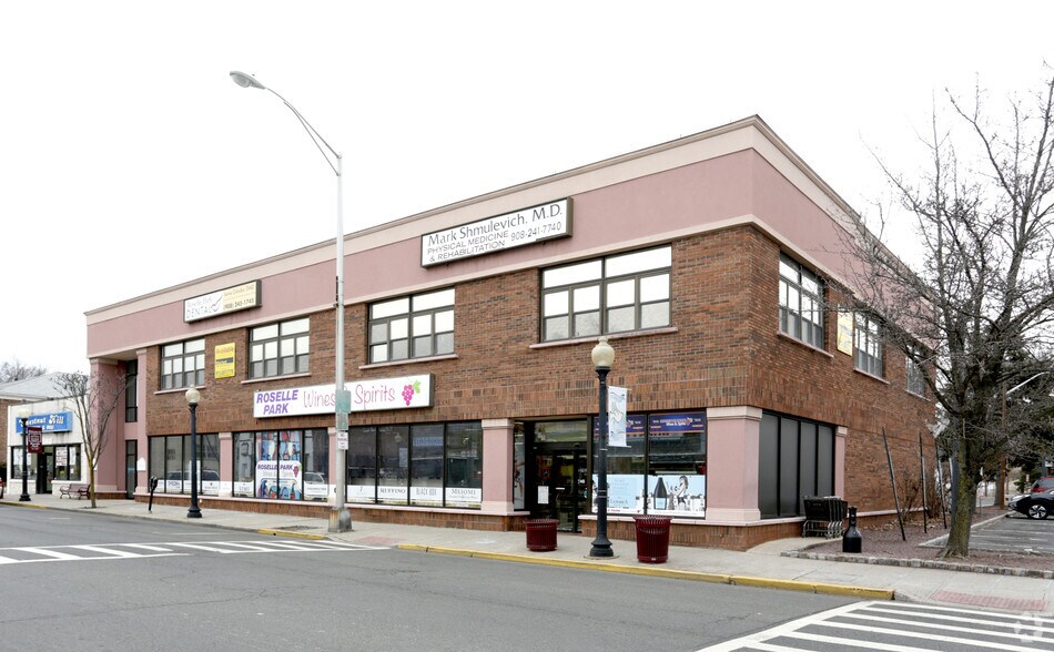 141 Chestnut St, Roselle Park, NJ 07204