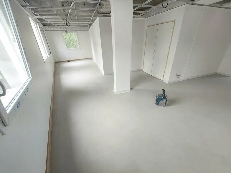 Office in Clermont-Ferrand for lease - Building Photo - Image 2 of 12