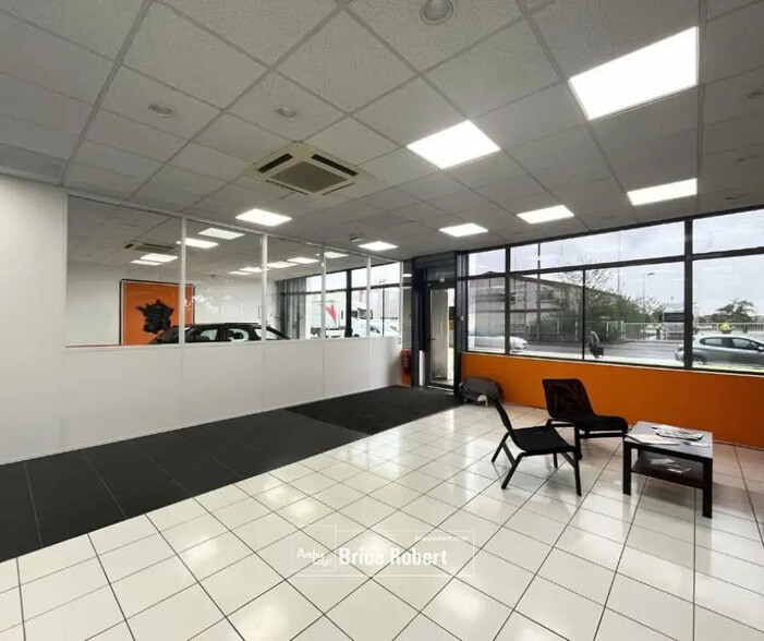 Retail in Décines-Charpieu for lease - Lobby - Image 1 of 15