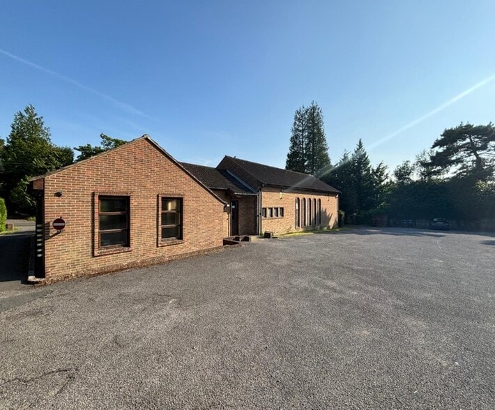 13-15 Church Ln, Oxted for sale - Building Photo - Image 1 of 9