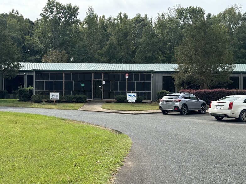 220 Chatham Business Dr, Pittsboro, NC for lease - Building Photo - Image 2 of 10