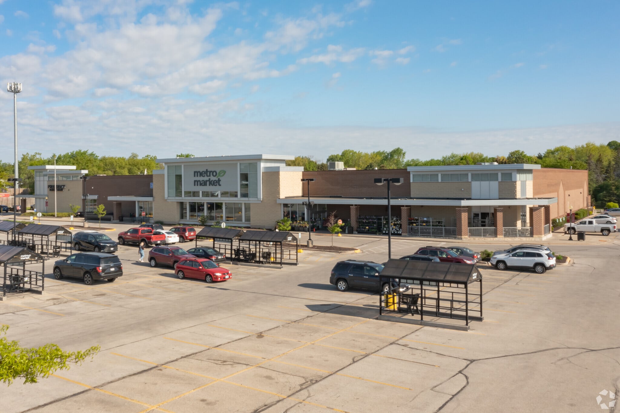 17430-17680 W Bluemound Rd, Brookfield, WI for lease Building Photo- Image 1 of 13